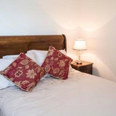 The Post House Apartment Кинсейл Екстериор снимка