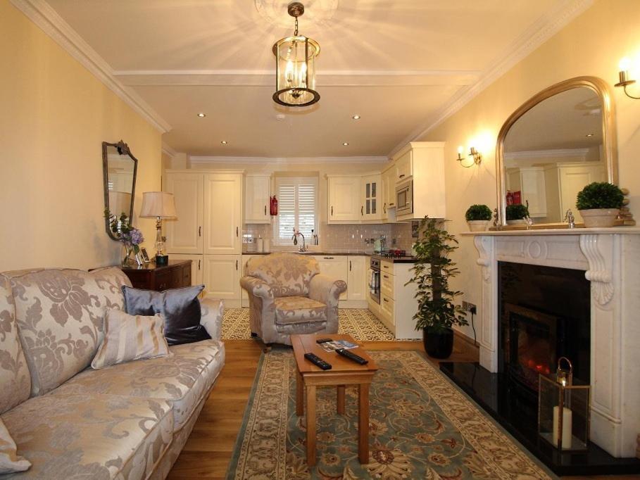 The Post House Apartment Кинсейл Екстериор снимка