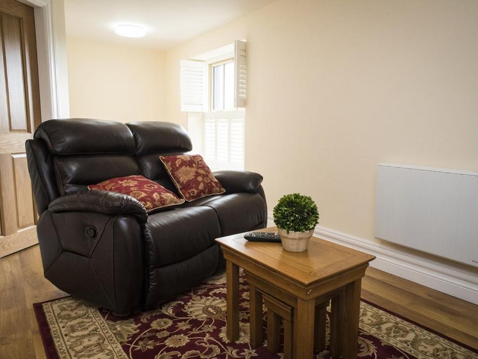 The Post House Apartment Кинсейл Екстериор снимка