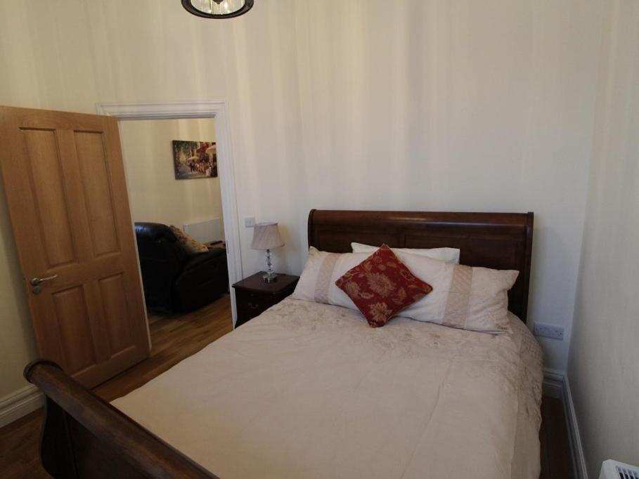 The Post House Apartment Кинсейл Екстериор снимка