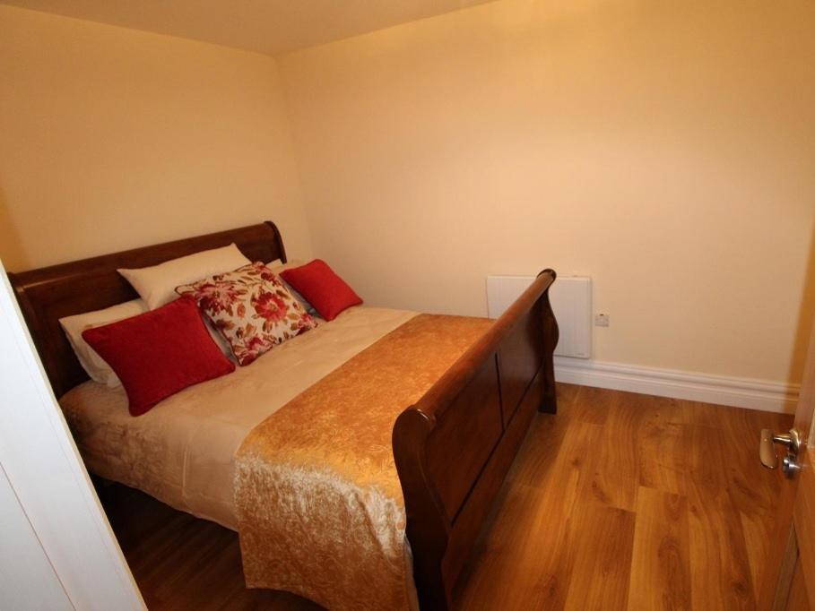 The Post House Apartment Кинсейл Екстериор снимка