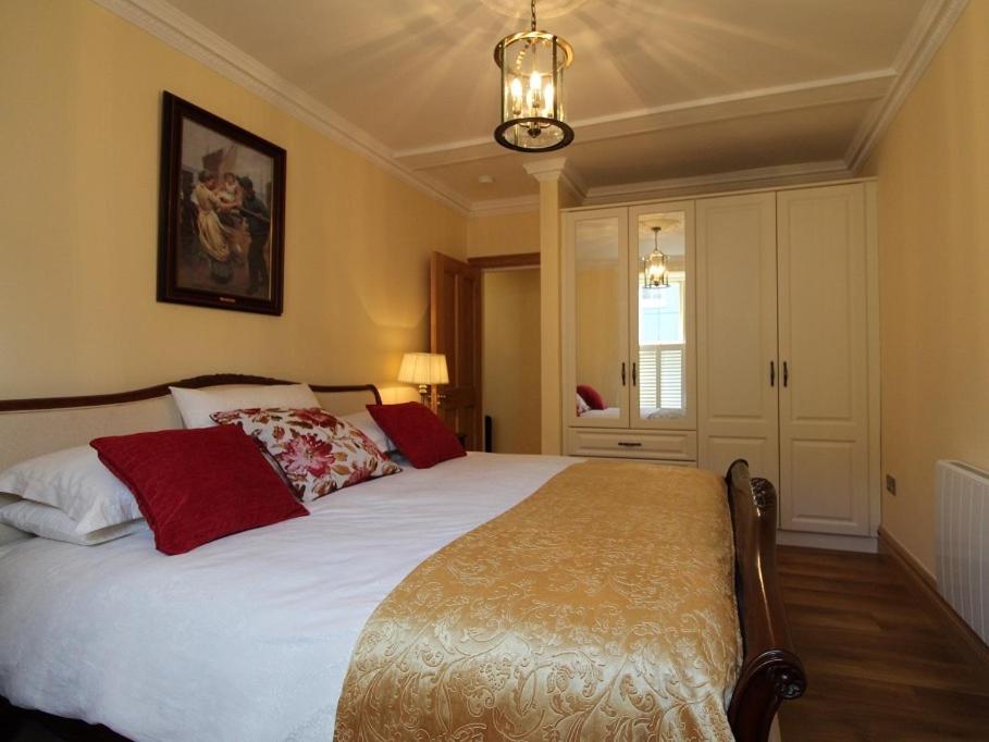 The Post House Apartment Кинсейл Екстериор снимка