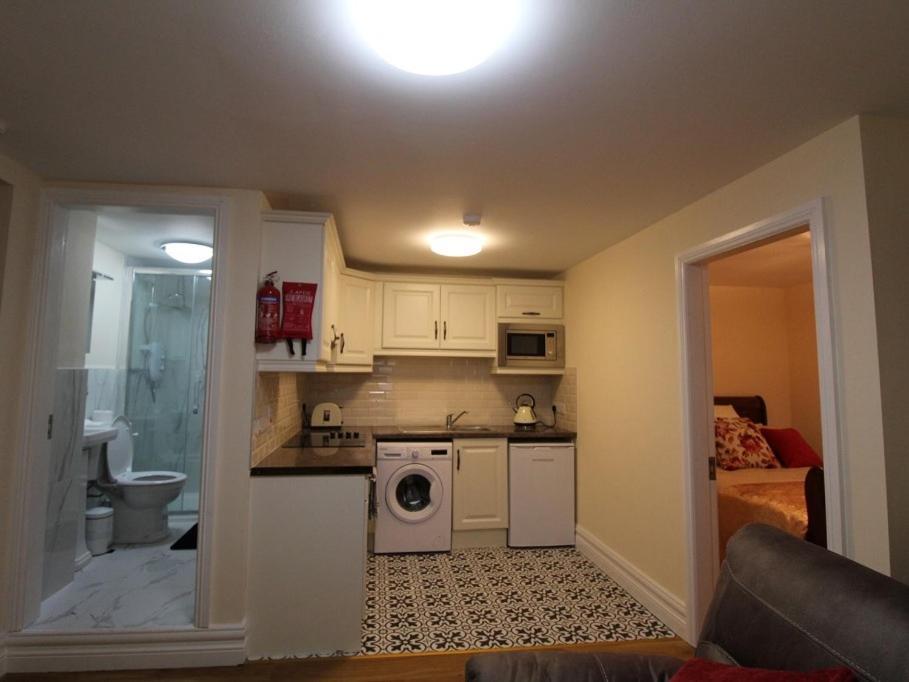 The Post House Apartment Кинсейл Екстериор снимка