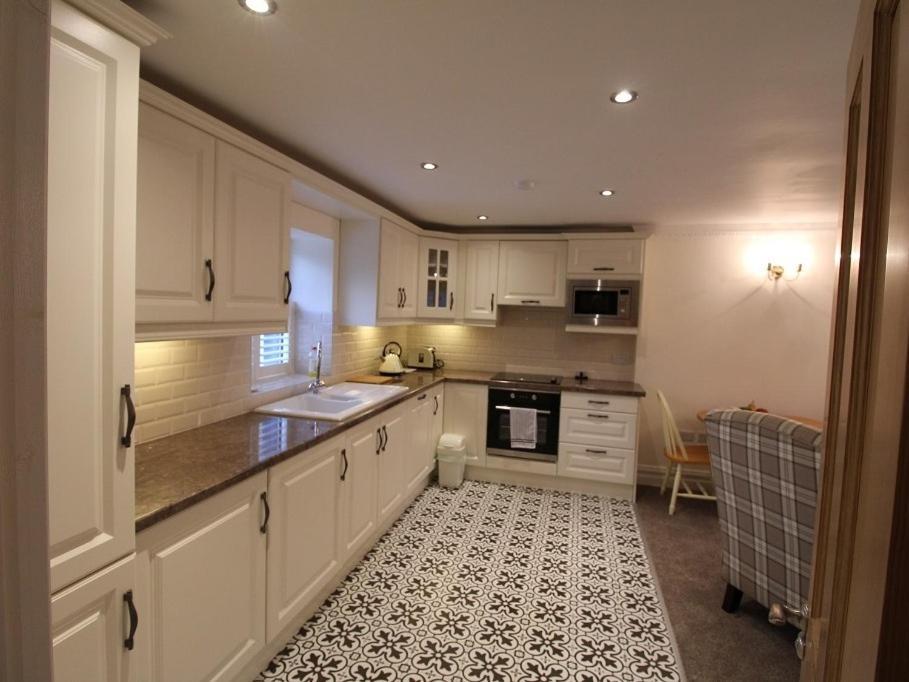 The Post House Apartment Кинсейл Екстериор снимка