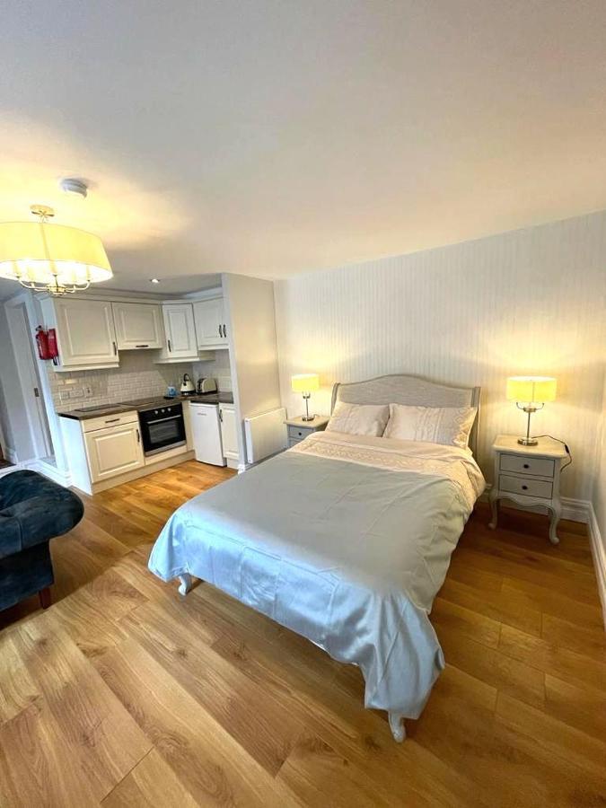 The Post House Apartment Кинсейл Екстериор снимка