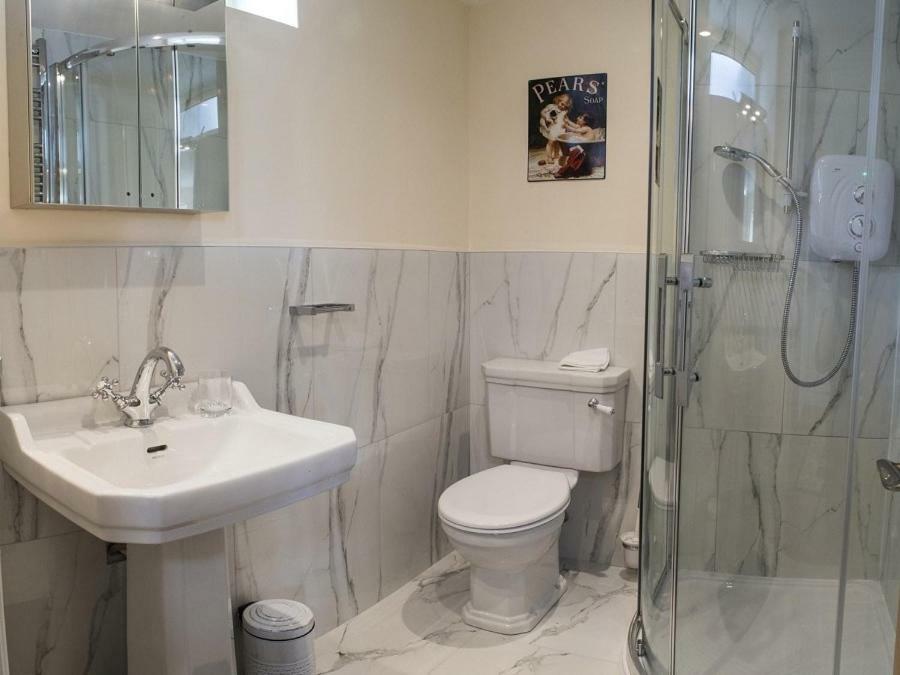 The Post House Apartment Кинсейл Екстериор снимка